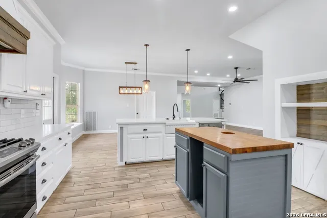 838 GEORG OAKS Bulverde, TX 78163