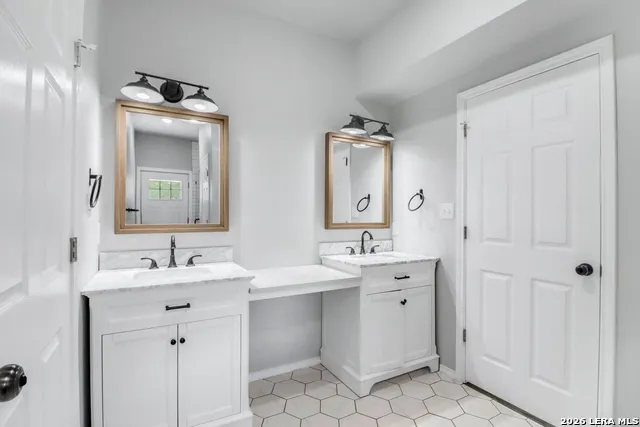 838 GEORG OAKS Bulverde, TX 78163