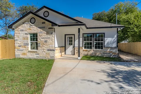 216 S SAN AUGUSTINE AVE