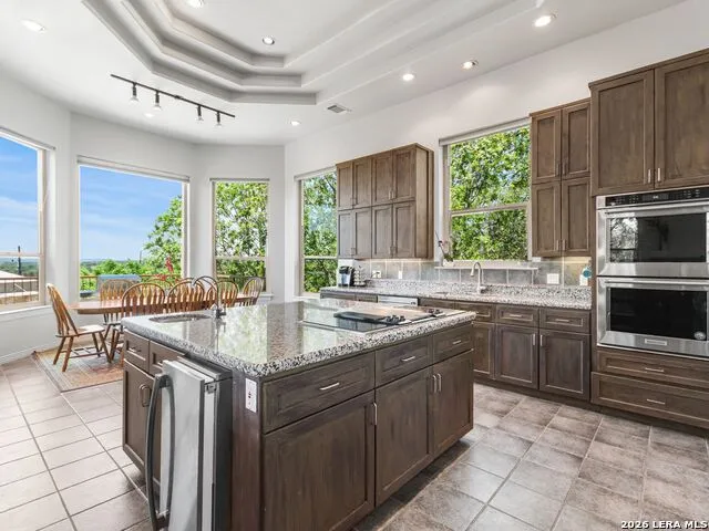 31360 WILD OAK HL Fair Oaks Ranch, TX 78015