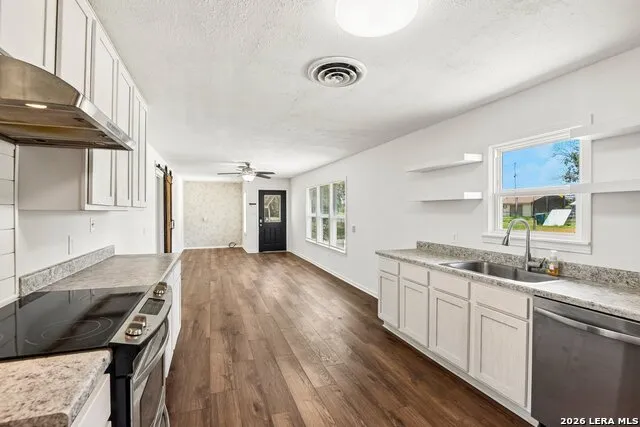 714 ORANGE ST Jourdanton, TX 78026