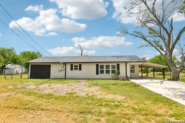 714 ORANGE ST Jourdanton, TX 78026