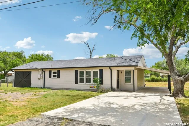 714 ORANGE ST Jourdanton, TX 78026