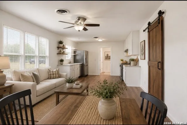 714 ORANGE ST Jourdanton, TX 78026