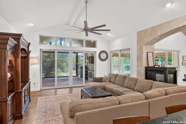 555 Curvatura New Braunfels, TX 78132