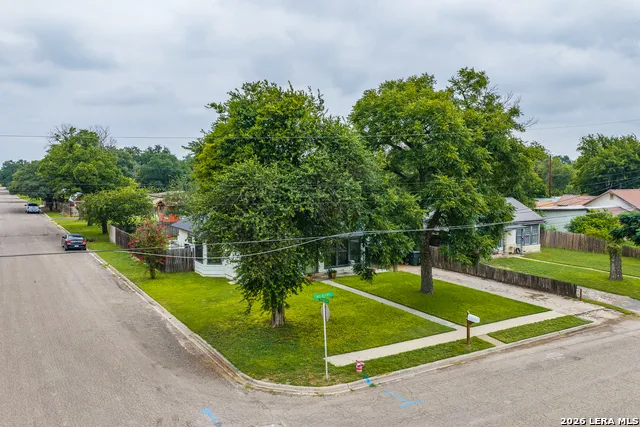 348 MULBERRY ST Uvalde, TX 78801