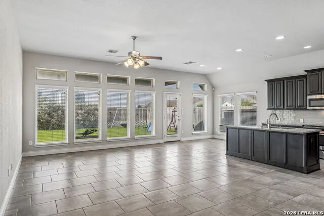 1937 FIELD BRK Seguin, TX 78155