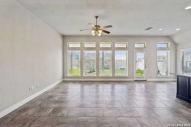1937 FIELD BRK Seguin, TX 78155