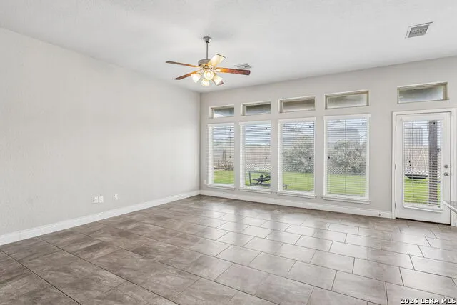 1937 FIELD BRK Seguin, TX 78155