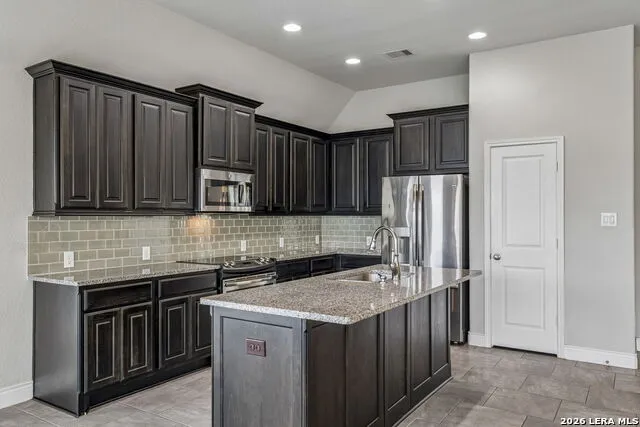 1937 FIELD BRK Seguin, TX 78155