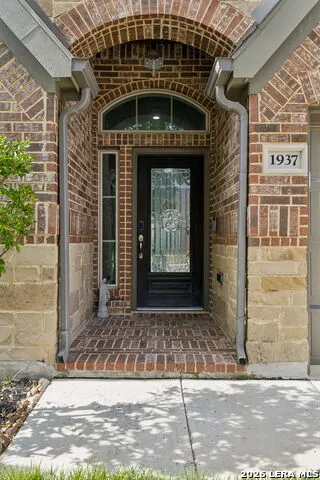 1937 FIELD BRK Seguin, TX 78155