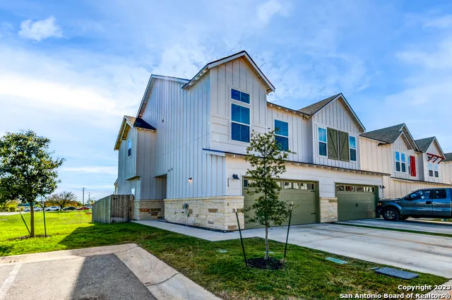 240 SAPPHIRE #402 New Braunfels, TX 78130