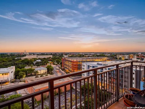 230 Dwyer Avenue #904