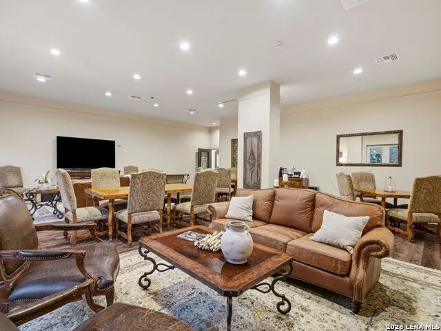 230 Dwyer Avenue #904 San Antonio, TX 78204