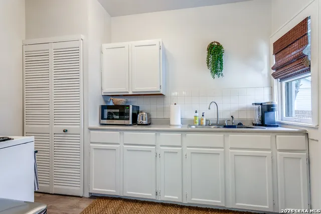 277 Post Ave San Antonio, TX 78215