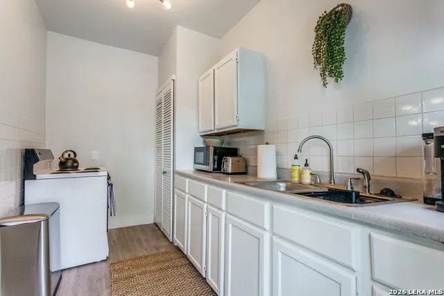 277 Post Ave San Antonio, TX 78215