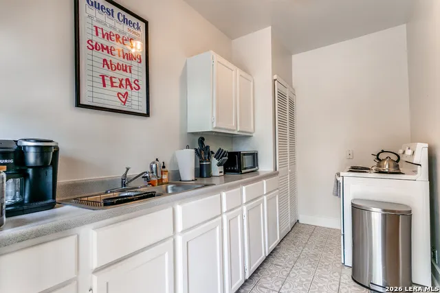 277 Post Ave San Antonio, TX 78215