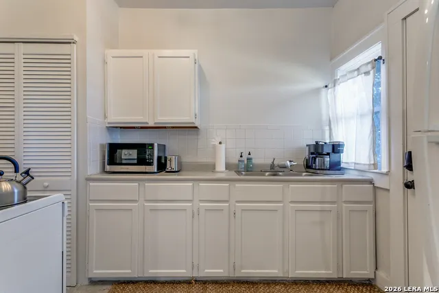 277 Post Ave San Antonio, TX 78215