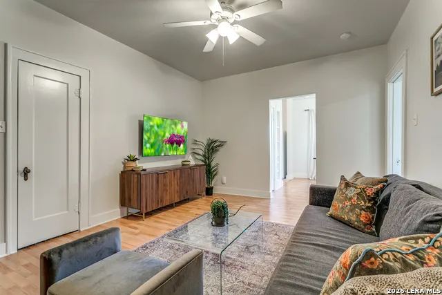277 Post Ave San Antonio, TX 78215