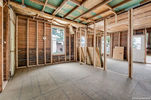 207 CORNELL AVE San Antonio, TX 78201