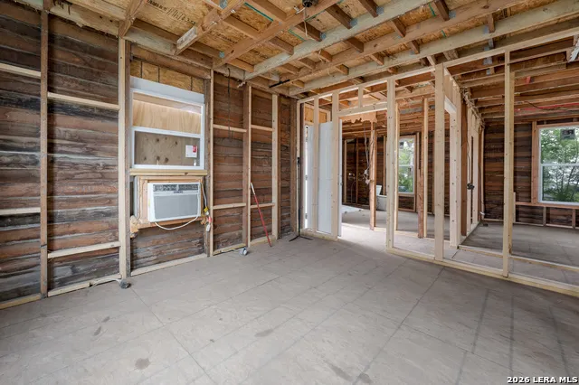 207 CORNELL AVE San Antonio, TX 78201