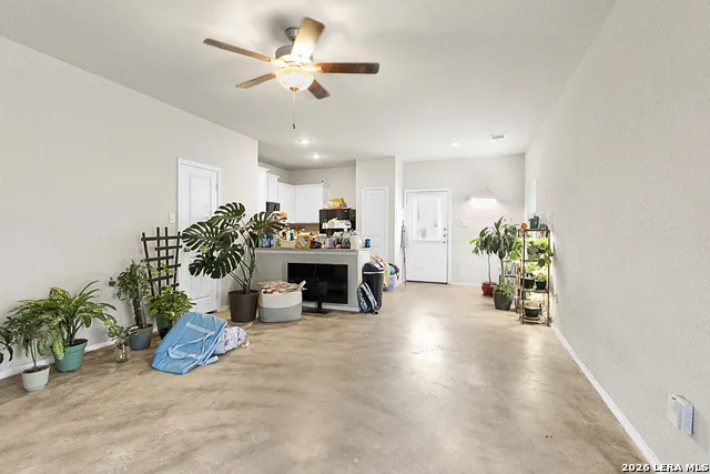 8639 KEY WINDY WAY Converse, TX 78109