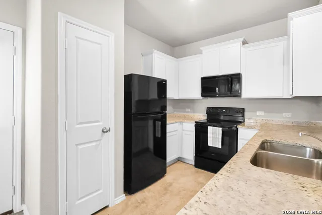 8639 KEY WINDY WAY Converse, TX 78109