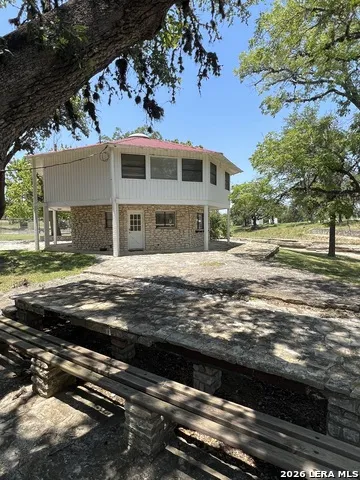 151 FALLING OAK DR Blanco, TX 78606