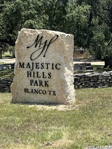 151 FALLING OAK DR Blanco, TX 78606