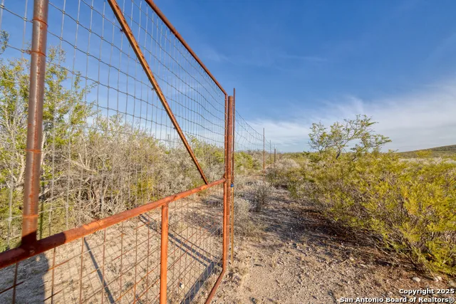 8686 us highway 90 Uvalde, TX 78801