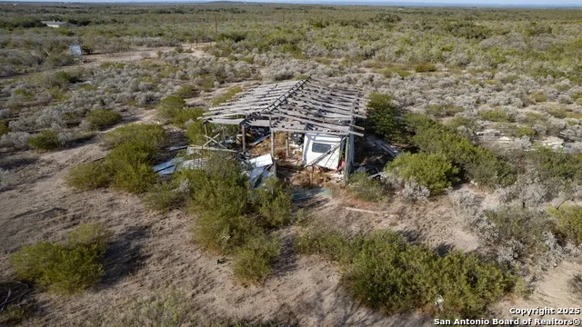 8686 us highway 90 Uvalde, TX 78801