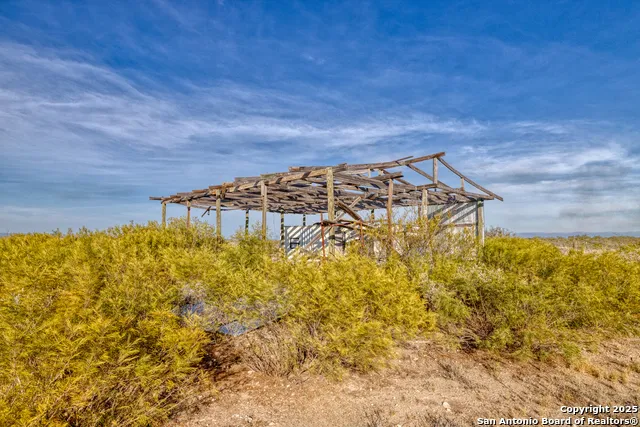 8686 us highway 90 Uvalde, TX 78801
