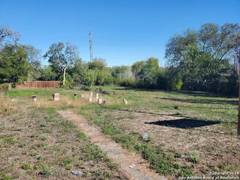 1807 & 1811 Burleson
