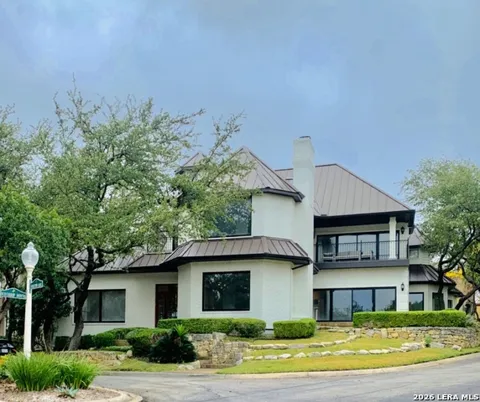 44 STRATTON LN