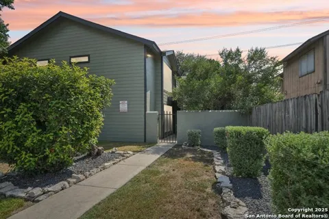 10609 STARCREST DR Unit 10611