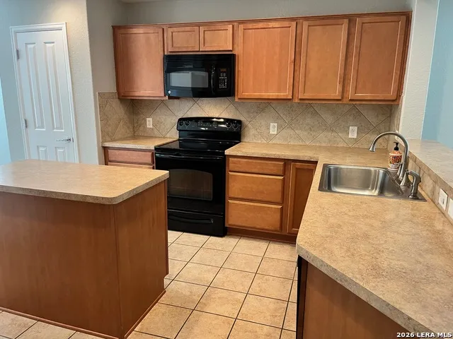 3613 STORM RDG Schertz, TX 78108