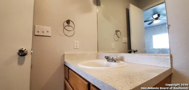 538 DUKEWAY DR Unit C Universal City, TX 78148