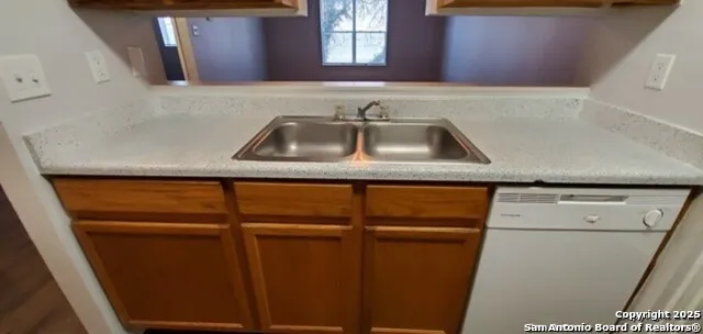 538 DUKEWAY DR Unit C Universal City, TX 78148