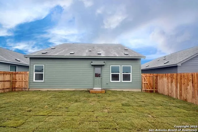 3812 Far Horizon Seguin, TX 78155