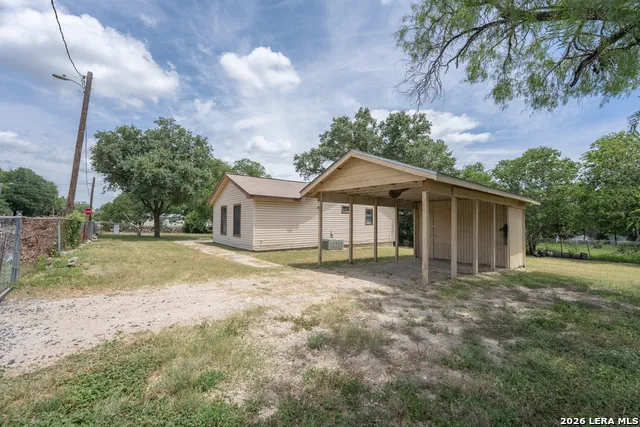 1515 Geneva St Castroville, TX 78009