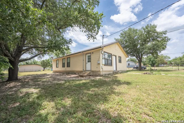 1515 Geneva St Castroville, TX 78009