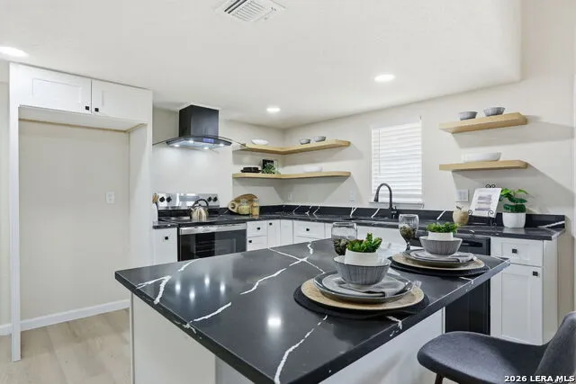 13403 Centerbrook Universal City, TX 78148