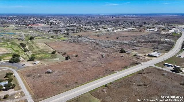 2364 Nogueira St Beeville, TX 78102