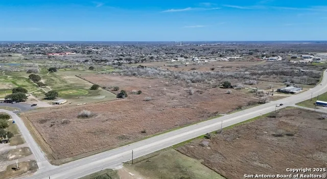 2364 Nogueira St Beeville, TX 78102