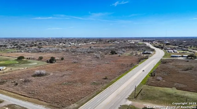 2364 Nogueira St Beeville, TX 78102