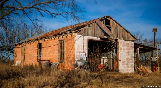 1799 Shumaca Road Carrizo Springs, TX 78834