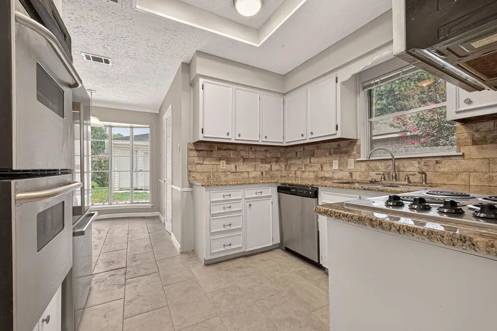 1519 Hitherfield Drive Sugar Land, TX 77498