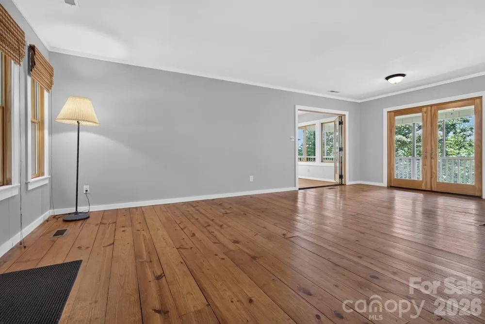 187 Caledonia Road Landrum, SC 29356