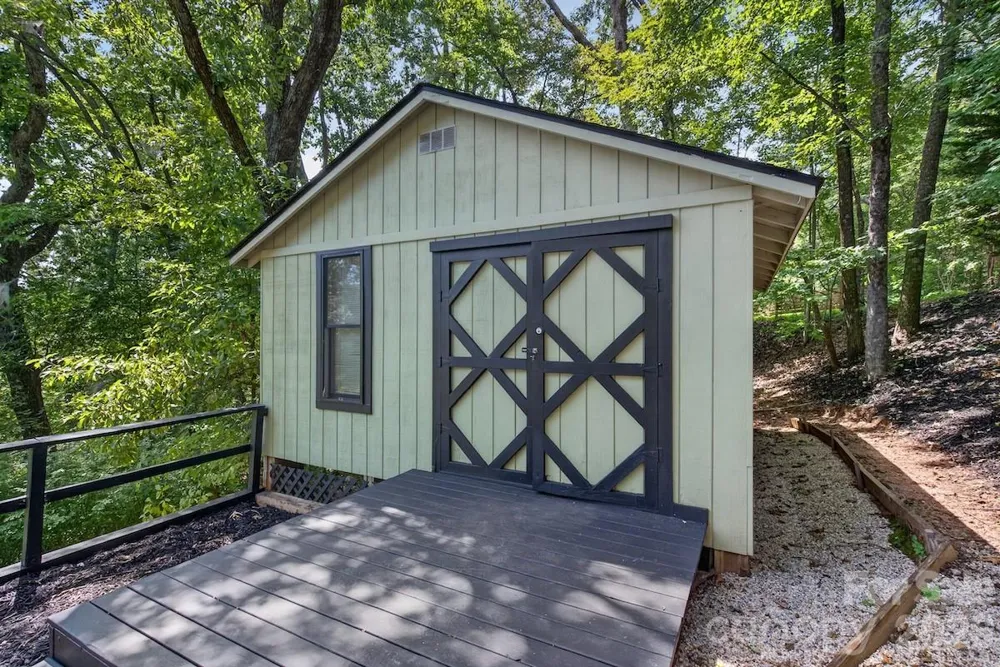 187 Caledonia Road Landrum, SC 29356