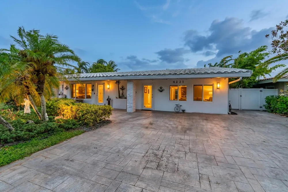 4221 NE 16th Avenue Oakland Park, FL 33334